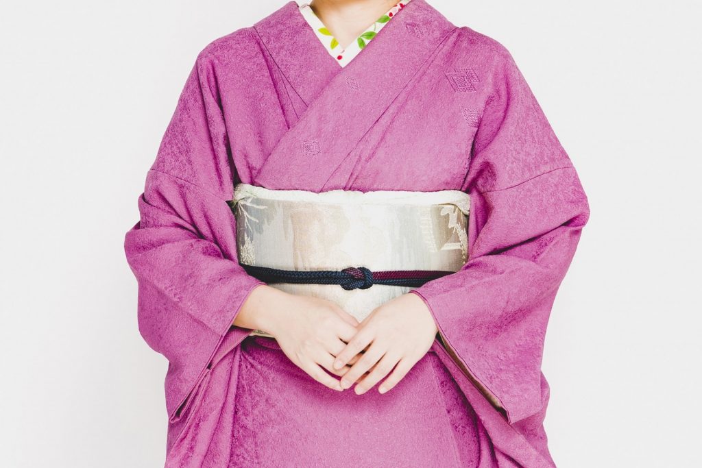 How to wear a Japanese Kimono