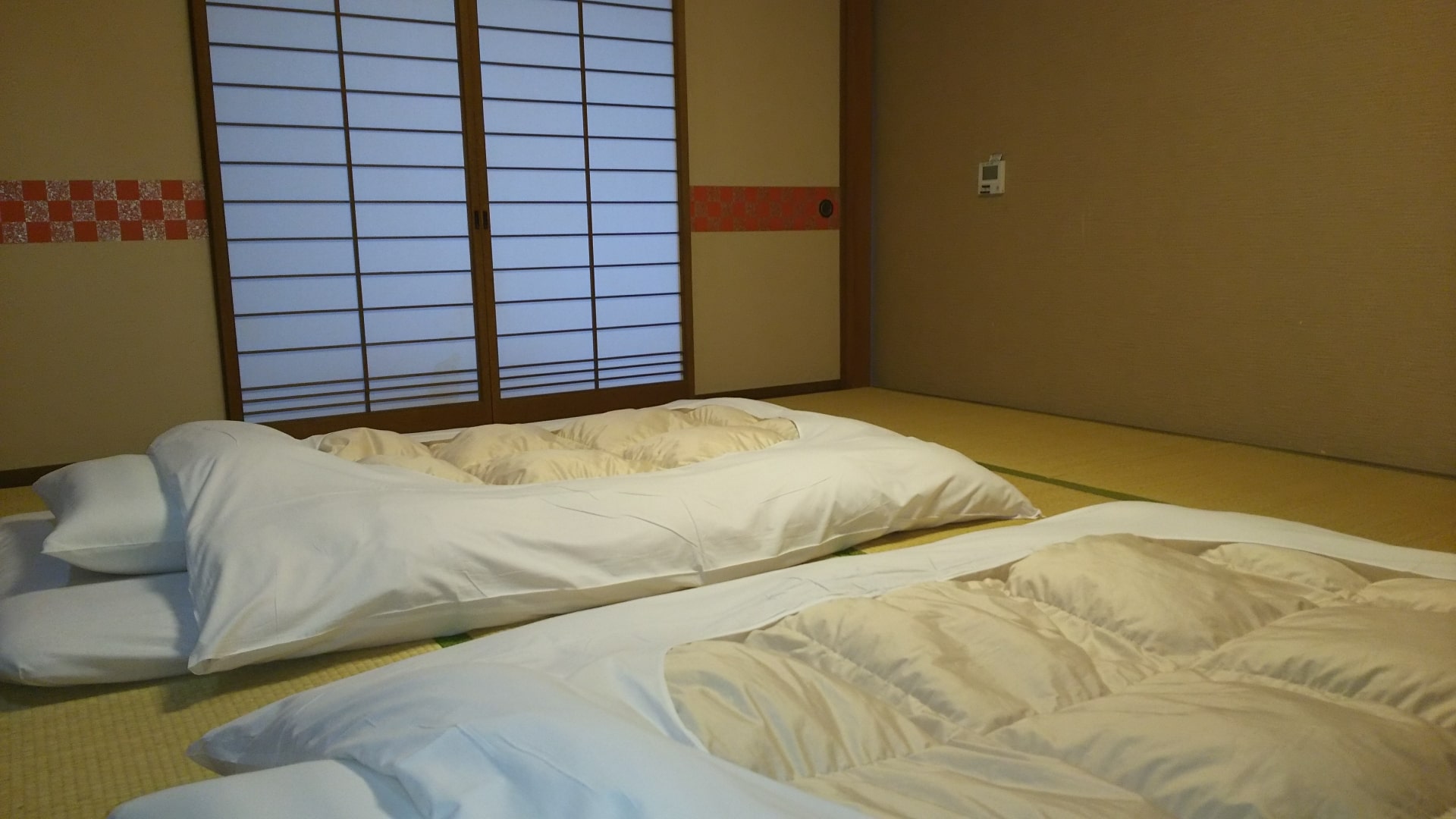 thebenefitsofsleepingonafuton KYOTO Inn & Tour